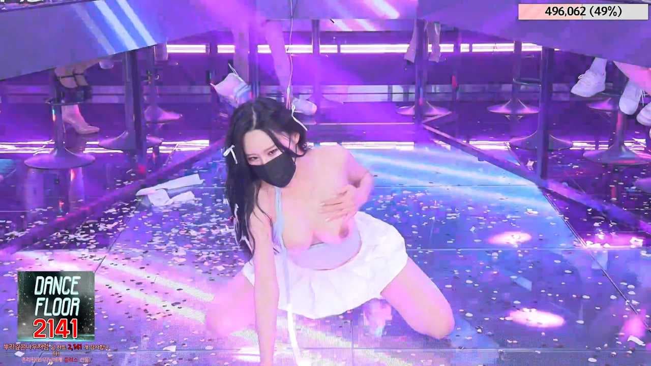 韩国直播色情综艺：巨乳美腿艳舞，激情火辣表演，尽情享受视觉盛宴。 韩国直播色情综艺：巨乳美腿艳舞，激情火辣表演
