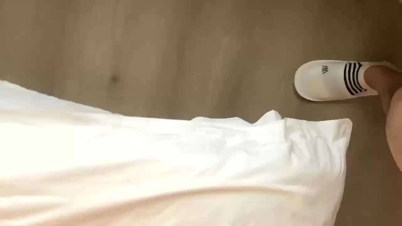 约炮意外：兄弟妻子，激情难抑，床上缠绵，国产外约，绿帽危机。