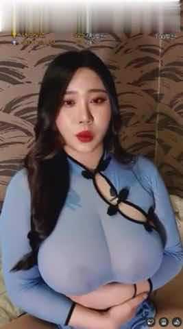 韩国巨乳女主播真空肥臀，性感翘臀诱惑，爆乳摇曳生姿，迷人曲线尽显，激情四射。 韩国巨乳女主播真空肥臀 性感翘臀诱惑爆乳摇曳生姿