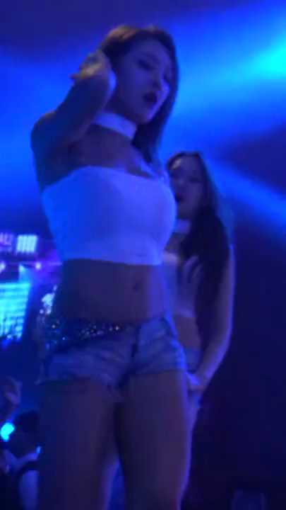 韩国美女团队火辣热舞，性感身材尽显，激情四射，魅力无限，引人入胜。 韩国美女团队火辣热舞 性感身材尽显 激情四射 魅力无限 引人入胜 跳舞 成人