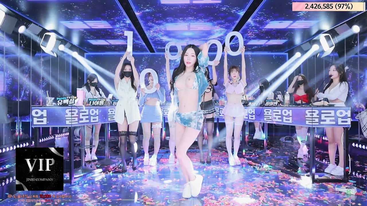 韩国直播色情综艺：巨乳美腿，激情火辣表演，尽情享受视觉盛宴