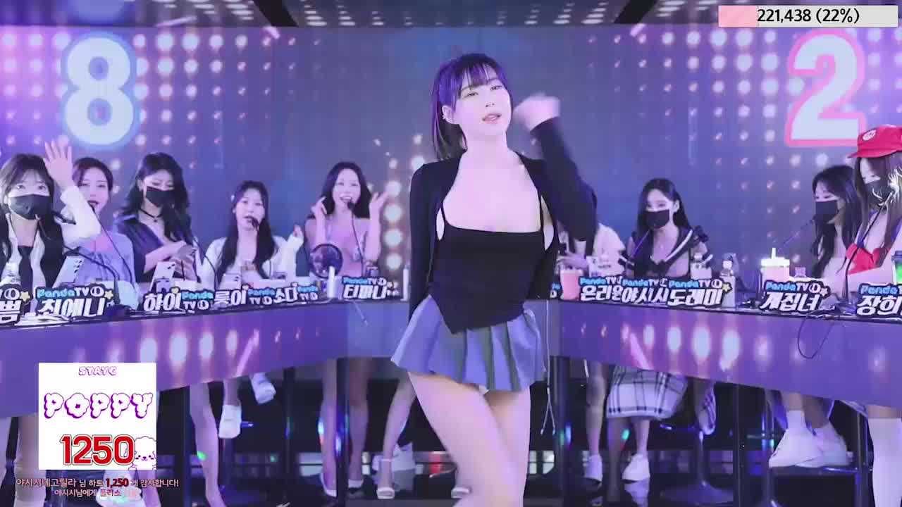 韩国直播色情：巨乳美腿主播热辣艳舞，激情表演引爆视觉盛宴