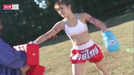 两位女功夫家被骗参加AV摄影，被迫体验SM与口交，最终肛交吞精无法逃脱。