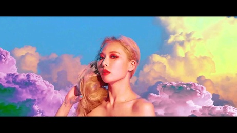 韩国女星美腿诱惑，蕾丝内衣若隐若现，口爆颜射激情之夜。