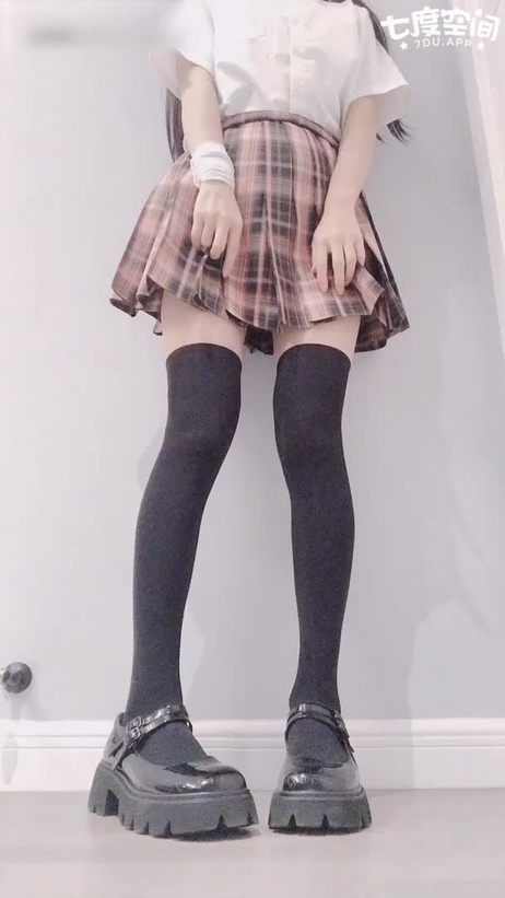 少女福利姬占星猫JK黑色过膝袜手扣粉穴自慰浪叫呻吟