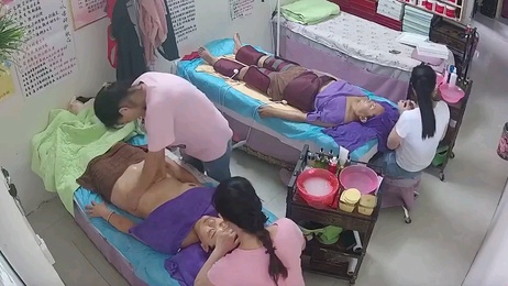 女子养生会所私密保养 少妇放荡不羁 按摩师手法娴熟 会所环境优雅 摄像头记录全程 精选服务 尽享愉悦
