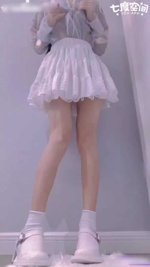 少女福利姬占星猫半透明汉服展露激凸美乳，古装诱惑尽显风情
