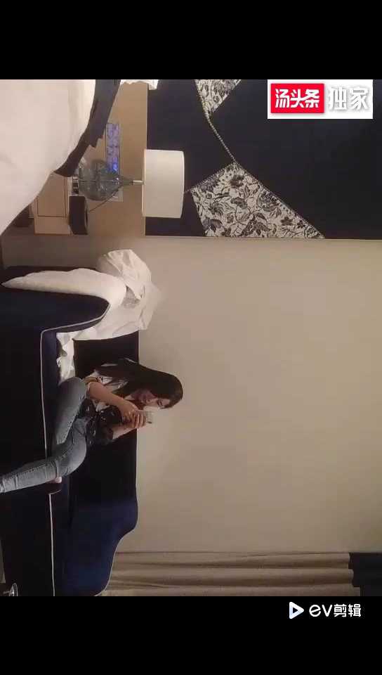 探花高跟鞋牛仔裤少妇诱惑曲线迷人