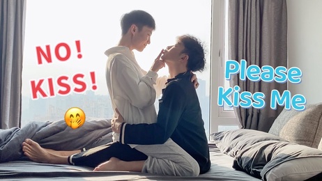甜蜜诱惑：小鲜肉的挑逗亲吻，小奶狗的诱人挑战，激情四溢的成人游戏。