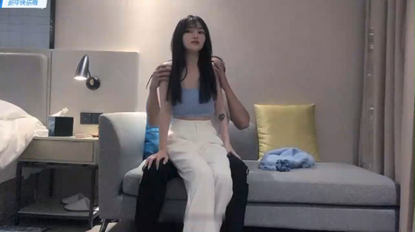 《2000块约到极品女神，数钱时美胴姿态迷人》
