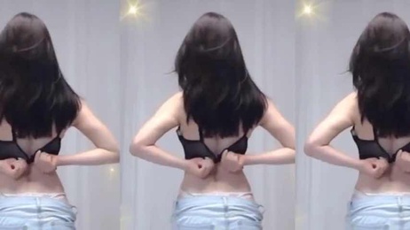 韩国女主播热舞脱衣诱惑 劲舞运动中展现诱人曲线