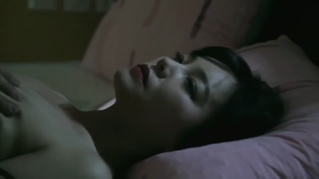 《韩国素人熟女：儿子趁母熟睡，假冒父亲内射》
