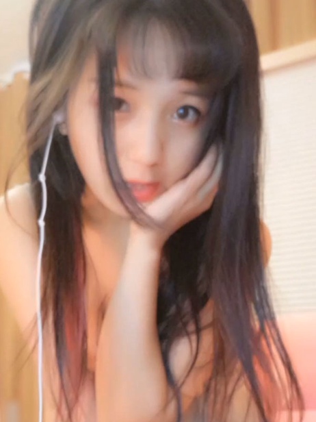 福利姬清心叶落大人今日遇见帅气小哥哥，心生爱慕，幻想亲密接触，黑丝诱惑，白虎般野性。