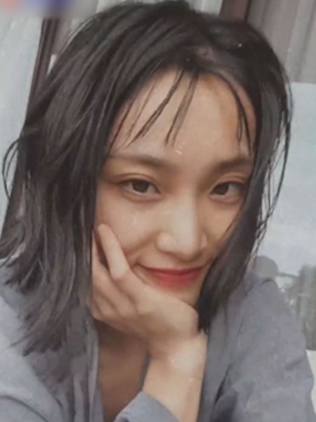 福利姬刘玥浴袍湿身锁骨曲线妩媚性感诱惑清纯自拍