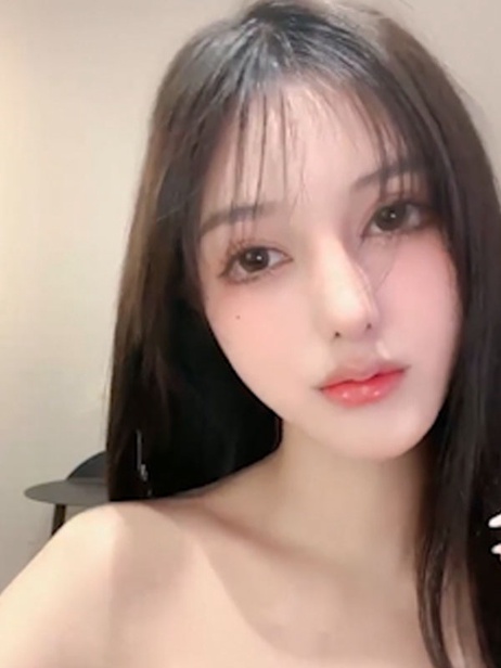 香奈奈火辣身材引诱 热舞揉胸长腿迷人 童颜巨乳福利姬
