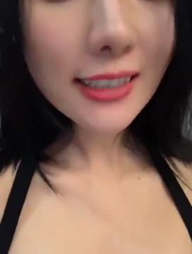 校花阿朱裸体诱惑外卖小哥 纯情直男不敢进门