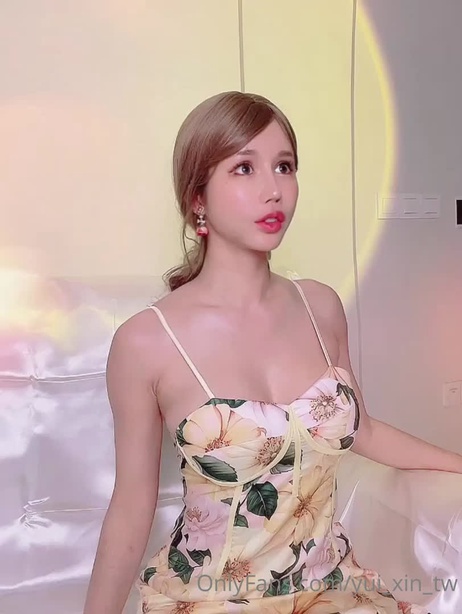 辛尤里女神制服诱惑，美乳摇曳，大屌深入，无法自拔的快感