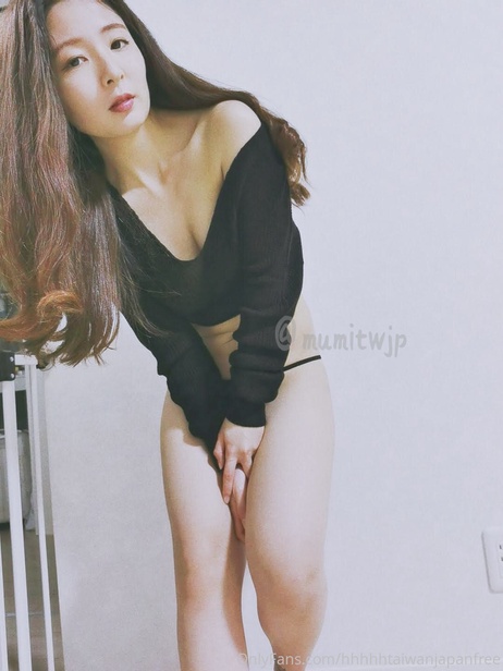台湾夫日本妻口交美乳少妇，后入捂住嘴享受极致快感