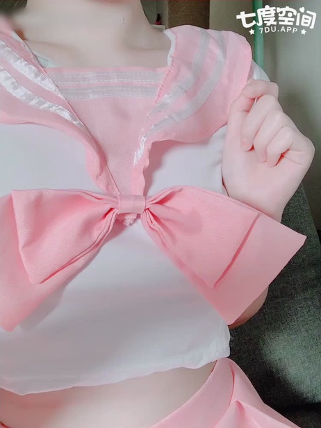 福利姬小哥哥的奶子好痒，求你帮人家揉揉粉穴JK