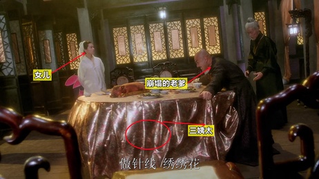 桌外懵懂女儿站立，桌下骚媳妇唆巨吊乱伦国产港台三级
