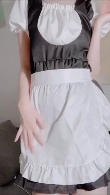 女仆装诱惑，后入高潮，粉穴狂喷，美臀摇曳，白虎般野性。