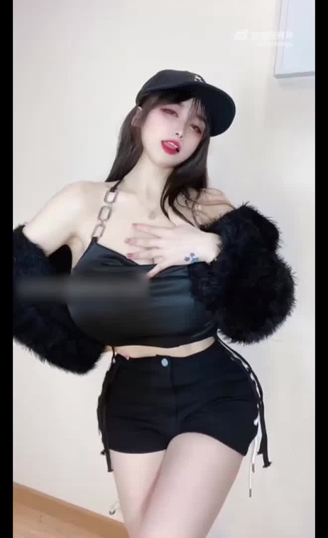 小九九Micokey婀娜身姿扭动，美腿巨乳诱惑无边