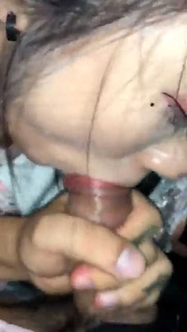 口吹高手小姐姐，秒射男伴，舌技高超，尽享快感，极致口交体验。 口吹高手小姐姐 舌技高超极致体验