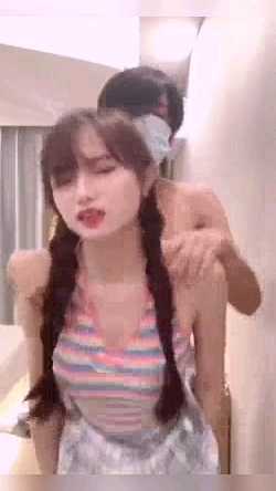 清纯萝莉白虎女友，柔嫩肌肤诱惑，女上位尽情释放激情。