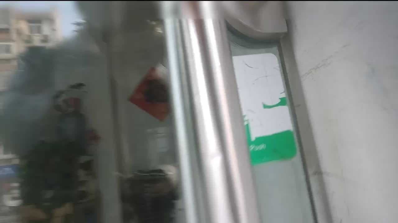 按摩店里，熟女温柔双手，私密服务，尽情释放，享受极致快感。