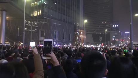 街頭尋覓千人斬女神，激情四射的成人冒險之旅