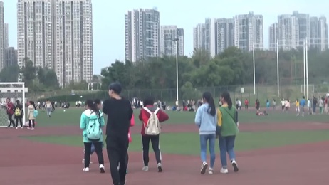 街头实验：公主抱陌生美女，激情四射的成人挑战