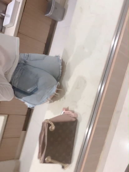斗鱼小小玉酱公厕母狗式露脸自拍黑红奶罩诱人曲线尽显