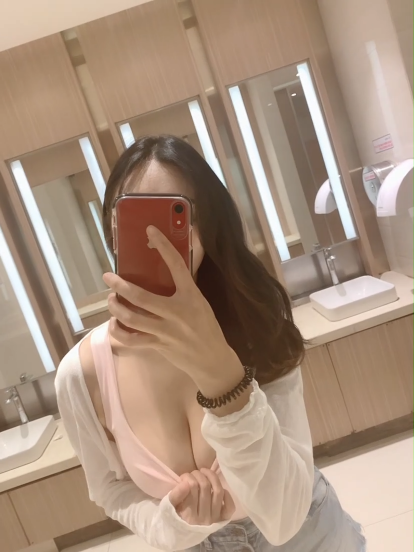 斗鱼主播小小玉酱公厕自拍黑红奶罩大胆露点直播诱惑