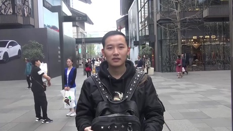 搭訕時拿出避孕套暗示要約炮？居然成了大胆挑逗的深夜游戏 成人综艺 色情诱惑