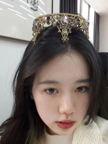 苗族富家女私密自慰，嫩穴流水，诱人视频曝光，激情难抑。 #苗族美女 #私密视频