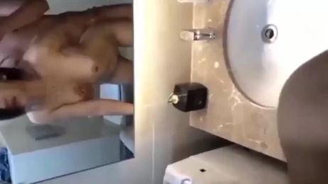 上海艺术家张微私生活曝光，床上风流韵事被揭秘，女神形象崩塌，成人激情内幕大起底。