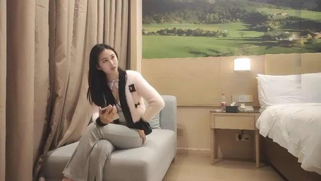 小佟丽娅性感空姐校花，美腿诱惑，身材火辣，魅力四射。
