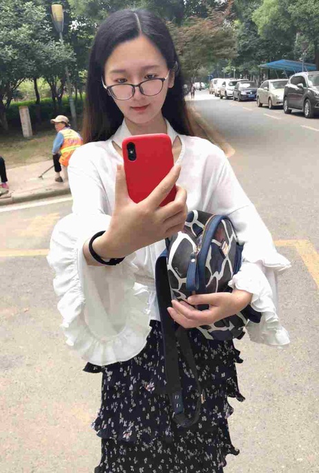 顶级极品颜值眼镜妹人妻少妇偷情被情人后入 骚逼玩肿