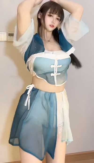 巨乳网红炮架子，超巨乳抖动，美臀扭动，诱惑十足，小九九Micokey，性感迷人，火辣身材，令人心动不已。 巨乳网红性感诱惑 美臀扭动火辣身材