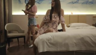 双飞激战，黑丝姐妹花，口舌交缠，骑乘猛攻，后入狂欢，换女再战。