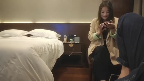 轻熟女的诱惑：丝滑肌肤，指尖轻抚，痒意蔓延，呻吟回荡 #成熟诱惑 #指尖挑逗