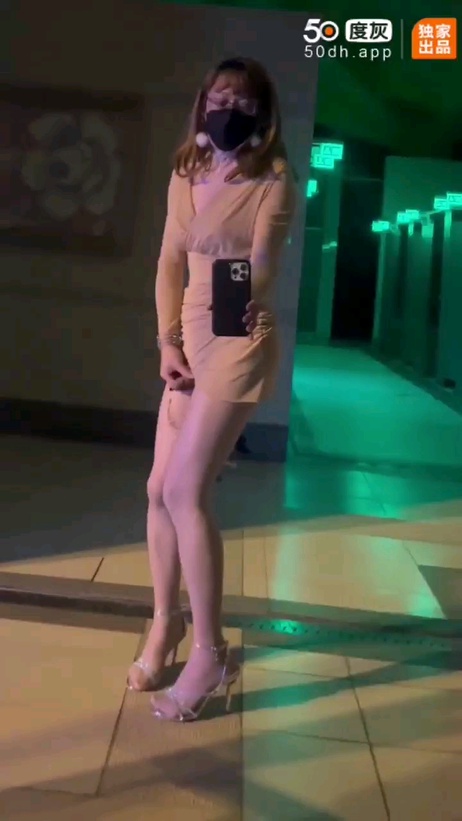 国产美腿伪娘街头丝袜诱惑自慰快感