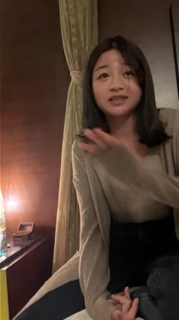 上司公司少妇秘书被老板带出去约炮，金主爸爸惦记美色，情欲横流，色情交易。