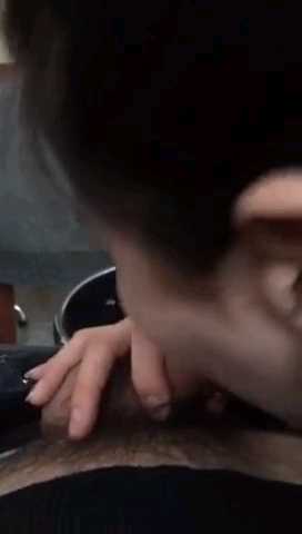 姐弟乱伦禁忌之爱：姐让我插你吧，我好难受，插一会没事，不行一会老妈回来了，知道会打死