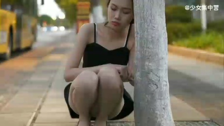 多年后重逢，情侣难抑激情，美少女大胸诱人，对白挑逗，露出诱惑，旧情复燃，激情难耐。
