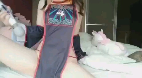 可爱小僵尸自慰表演 诱惑你看