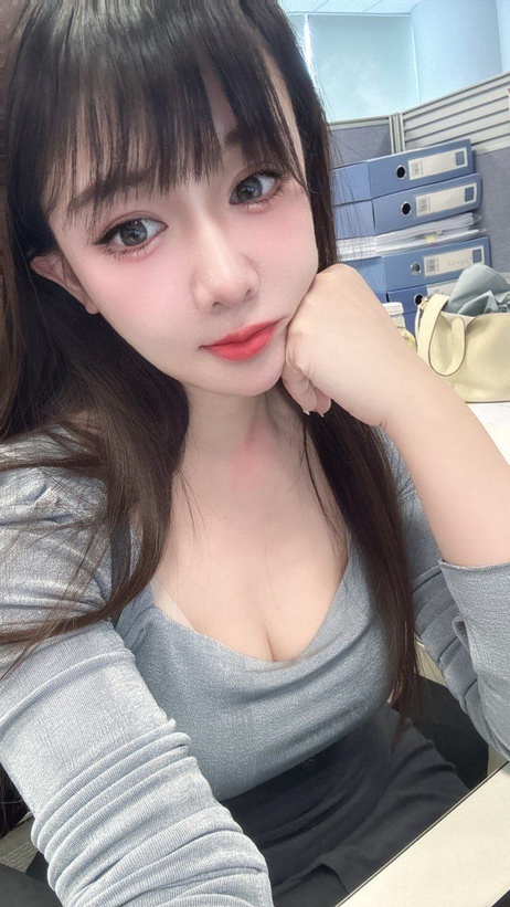 高亚涛秘书家中私密时刻，扣逼喷水，尽享快感极致体验。