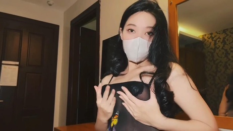 越南骚浪反差妹Miuzxc表姐穿情趣黑丝帮我发泄性欲手淫却被我忍不住操了