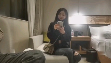 舞蹈系学妹背着男友兼职探花，诱惑女神般的美胴令人难以抗拒。