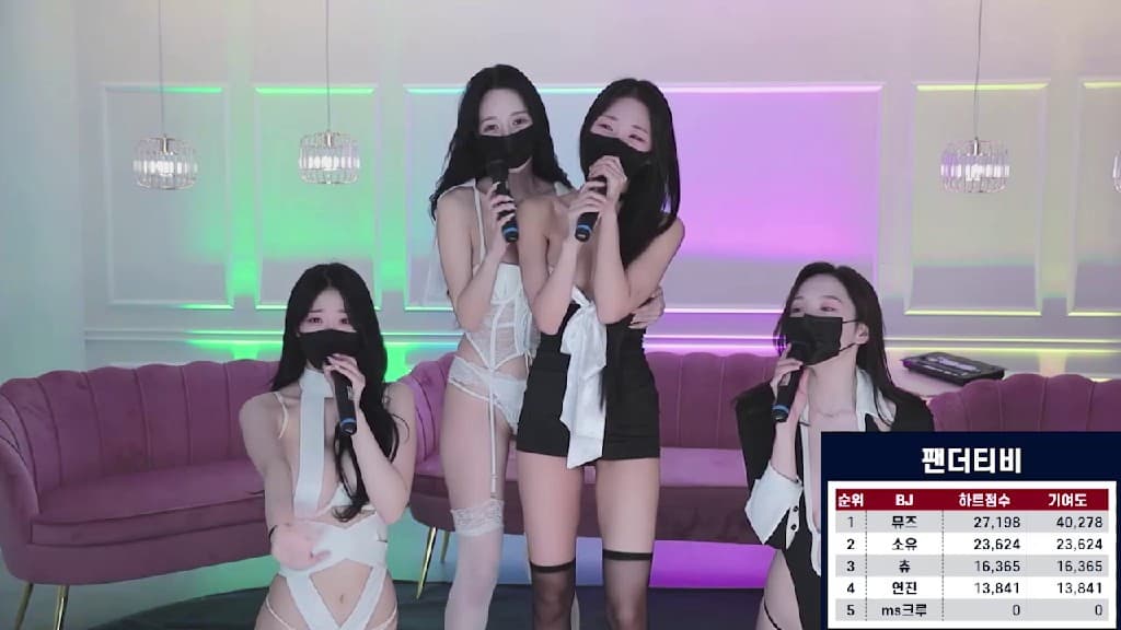 韩国直播成人综艺展现美乳美腿